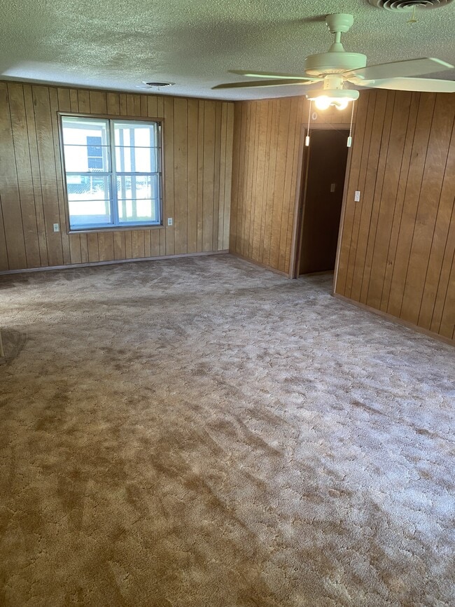 Photo - 625 Country Club Rd