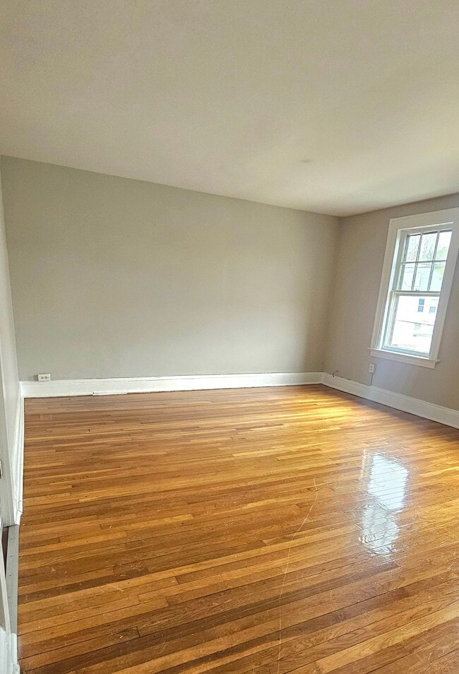 Photo - 305 Main St Unit 4