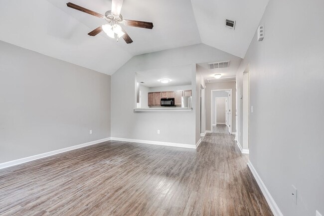 Photo - Charming 3BR Home/ Fenced Yard Convenient & Comfortable Living