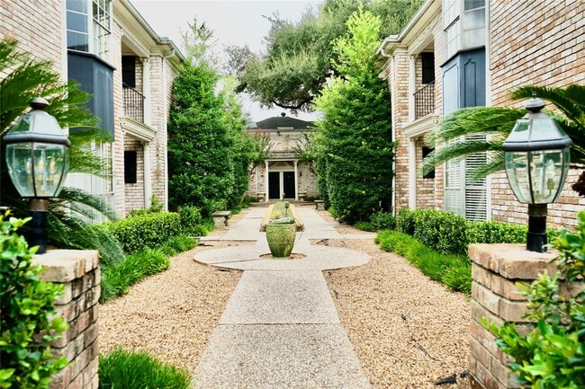 Building Photo - 7900 Westheimer Rd