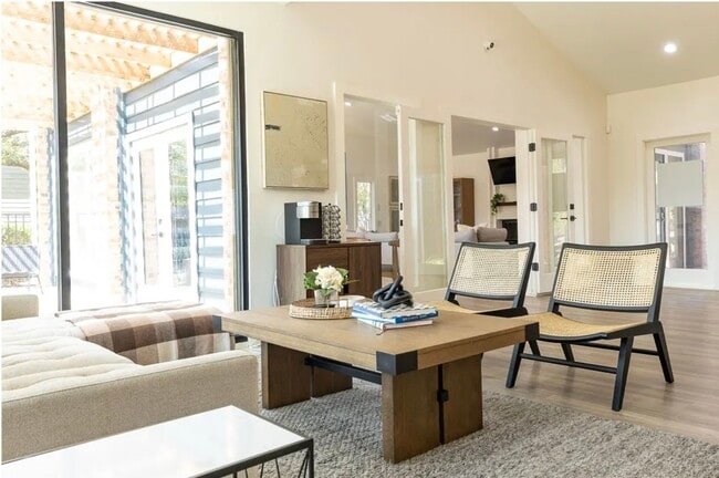 Building Photo - 2170 Thousand Oaks Dr Unit 0537Q