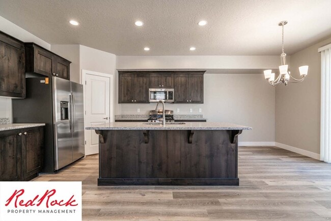 Spacious End Unit Townhome in Hurricane! - Spacious End Unit Townhome in Hurricane!