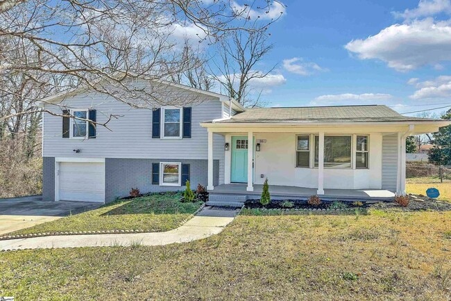 Building Photo - A 4-bedroom GEM!! Rental