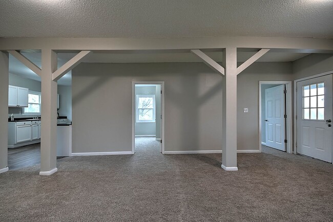 Photo - 635 S McKee St Unidad A