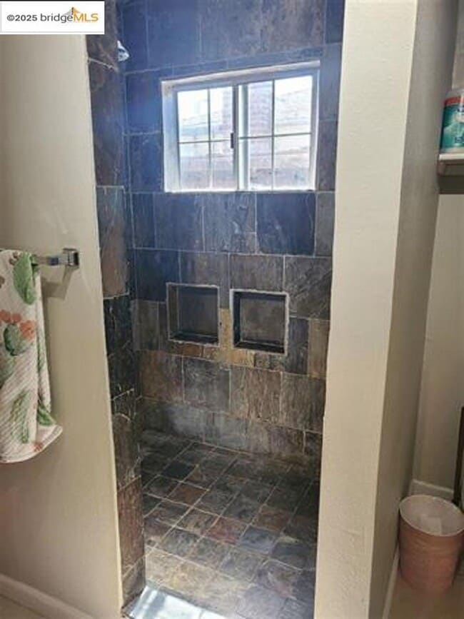 Photo - 35 E 16th St