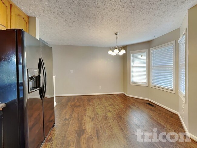 Photo - 206 Blake Dr