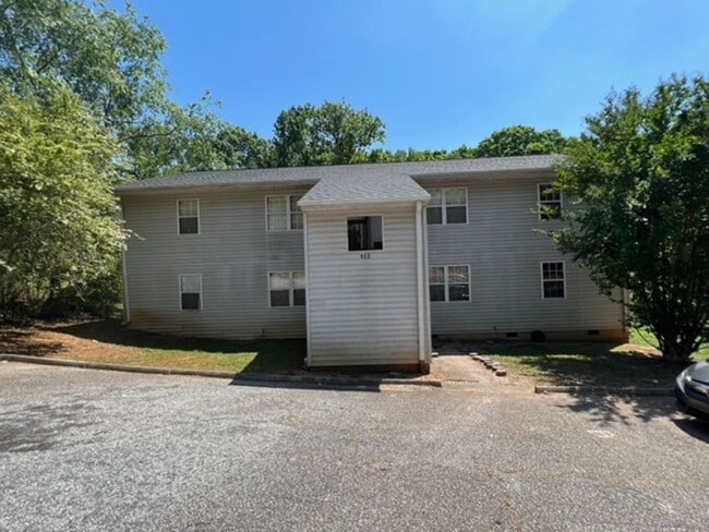 Building Photo - 103 Old Saluda Dam Rd Unit D