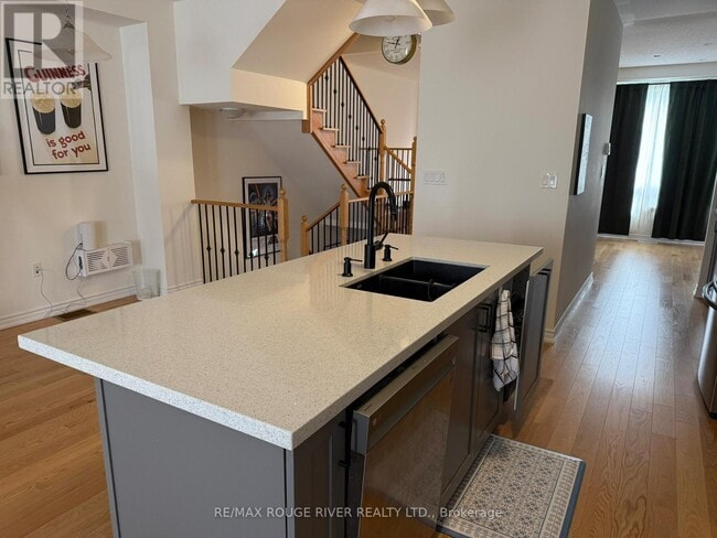 Photo - 6715 Thickson Rd N