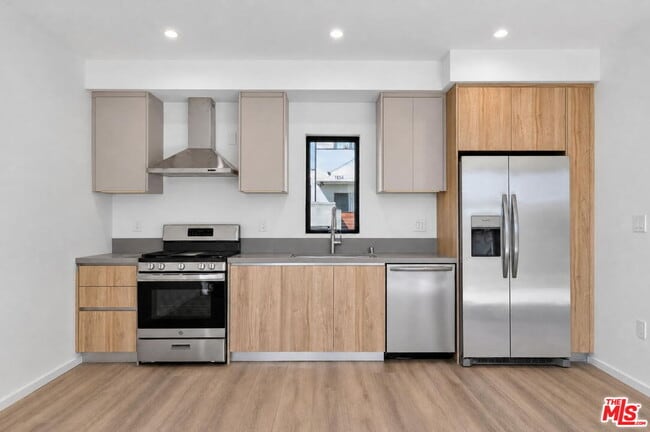 1853 12th St Unidad H