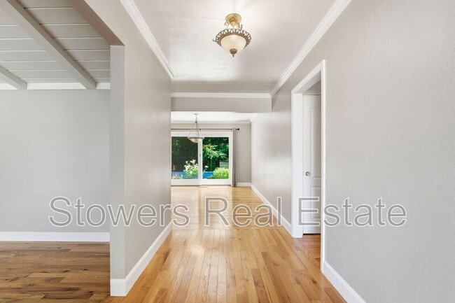 Photo - 18 Van Gordon Pl