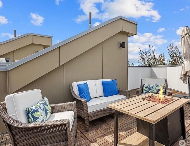 Photo - 10710 Holman Rd NW