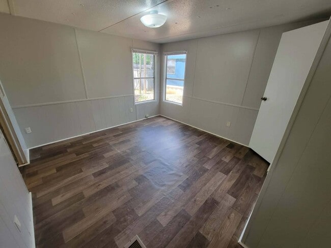Photo - 109 Embert Ln