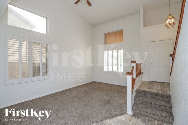 Photo - 1562 E Oakland St