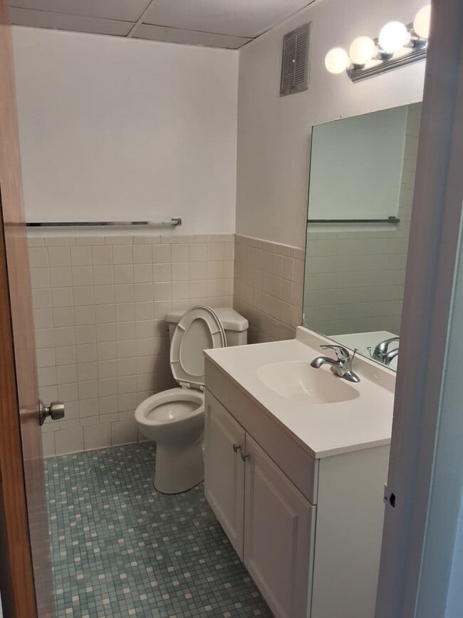 Photo - 211 Birdseye St Unit 2A2