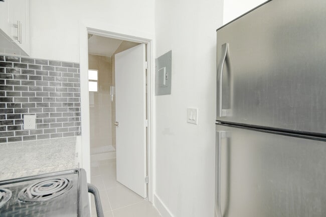 Photo - 1046 Foster Rd Unidad #1