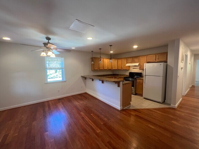 Photo - 702 Delevan St