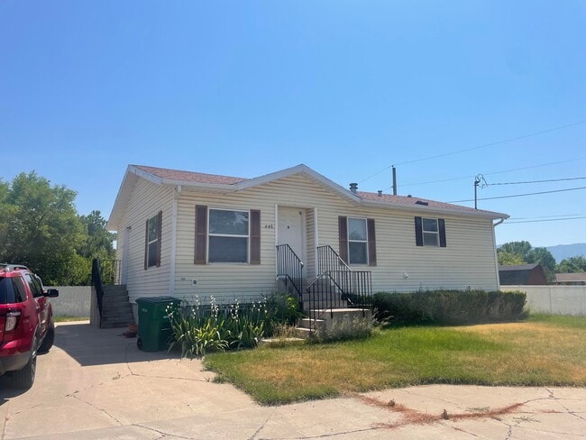 Building Photo - 446 240 N