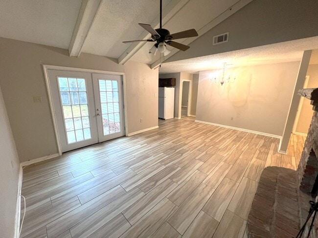 Photo - 3-bedroom, 2-bathroom home located in the ...