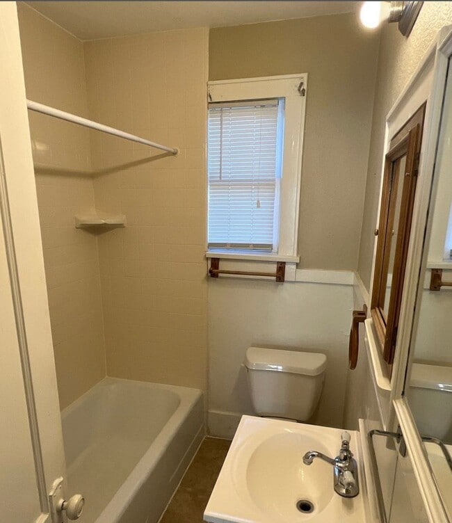 Photo - 1 bedroom 1 bath, Bethany Schools- Now Available