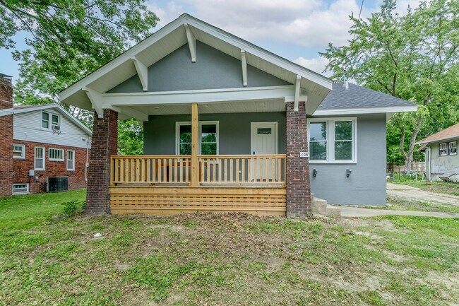 Photo - Recently Renovated Central Columbia Bungalow!