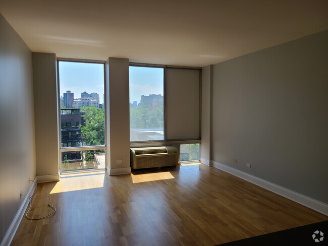 Building Photo - 450 W Briar Pl Unit 7A Rental