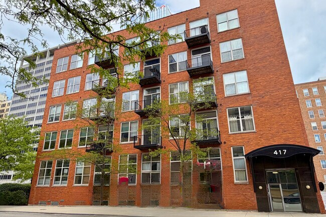 Building Photo - 417 S Jefferson St Unit 208B