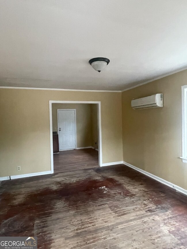 Photo - 211 Poplar St