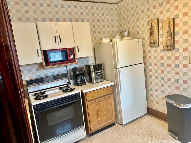 3665 Bisordi Ln Aerial-5 - 123 N Broadway Ave Unidad 123 Broadway Av main flr