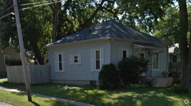 Building Photo - **Remodeled** Cute Little Two Bedroom Home