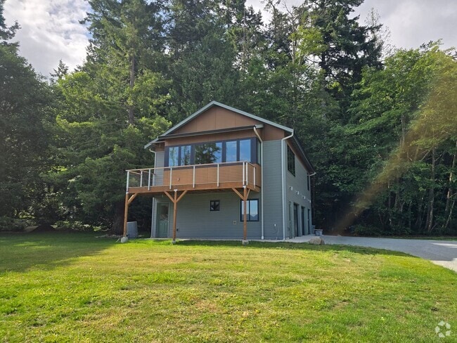 Building Photo - Island Living at it's finest! Rental