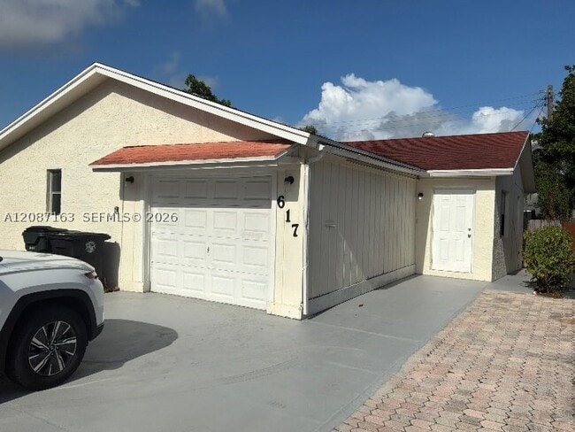 Building Photo - 617 A