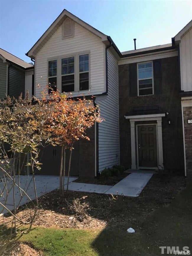 Building Photo - 704 Denhoff Dr Rental