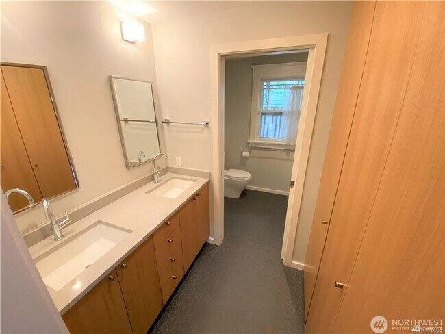 Photo - 4bd/2ba Seattle House