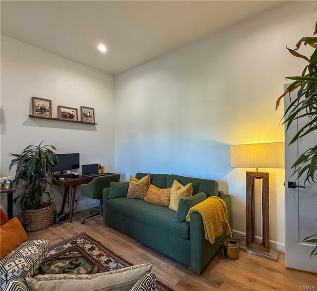 Photo - 18366 Collins St Townhome