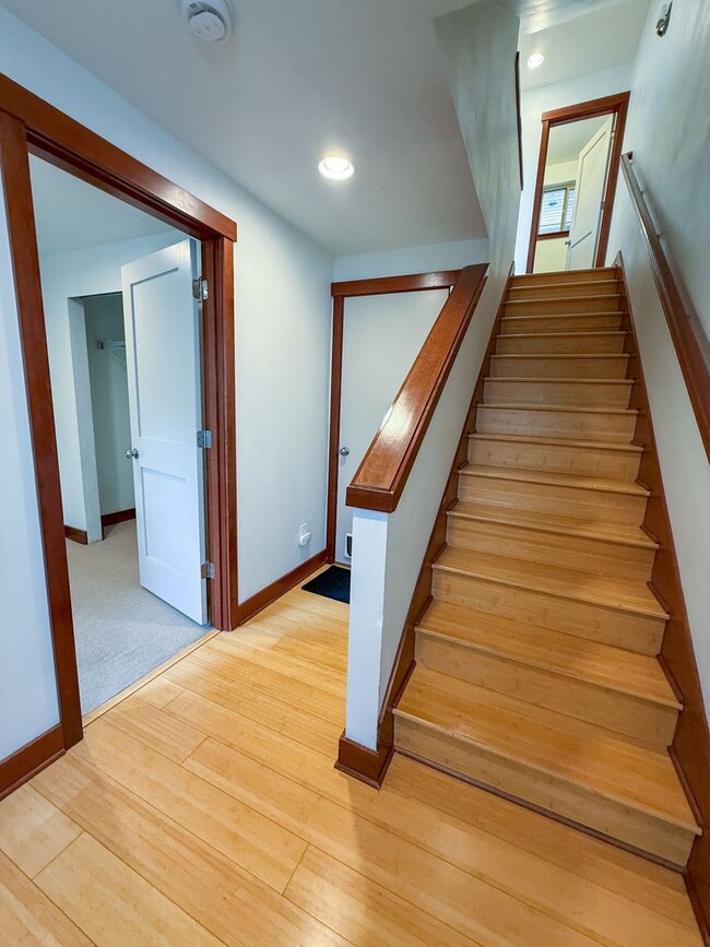 Photo - 3bd/2.5ba Seattle Townhome
