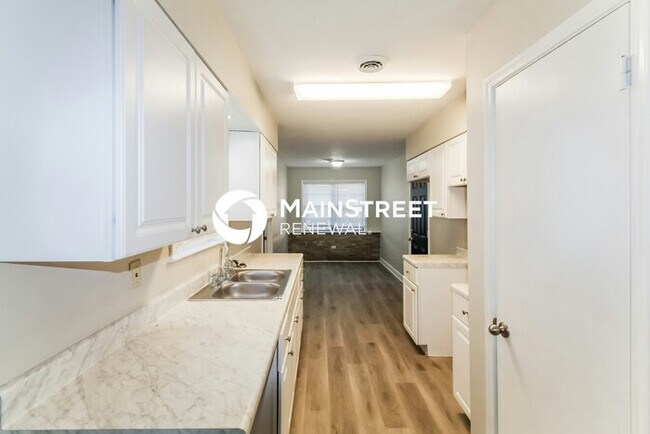 Photo - 3 Bedroom Pet-Friendly Home in memphis, TN...
