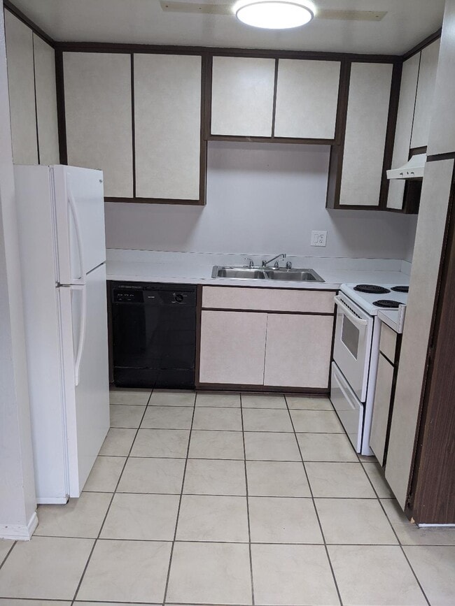 Photo - 1811 E Grand Ave Unit 126