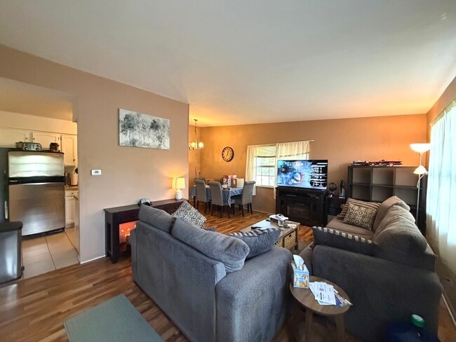 Photo - 301 Cherrywood Ct