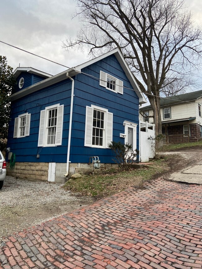 Photo - 146 E State St