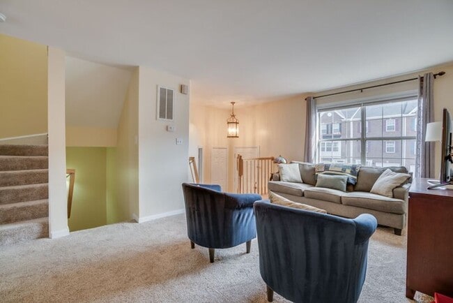 Photo - 206 Dundee Pl