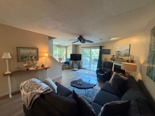 Photo - 801 Seawinds Ln