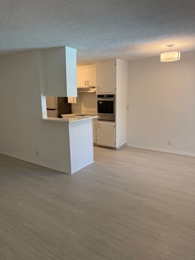 310 S Sherbourne Dr Unit 108