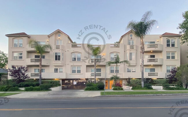 Building Photo - 12140 Moorpark St Rental