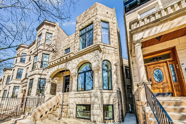 Building Photo - 2451 N Albany Ave Unit G