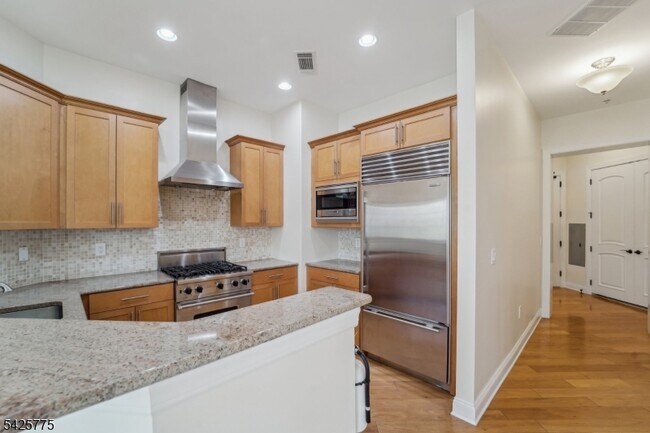 Photo - 1212 The Plaza