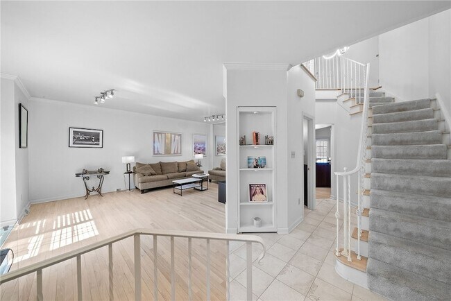 Photo - 302 Kingsberry Cir