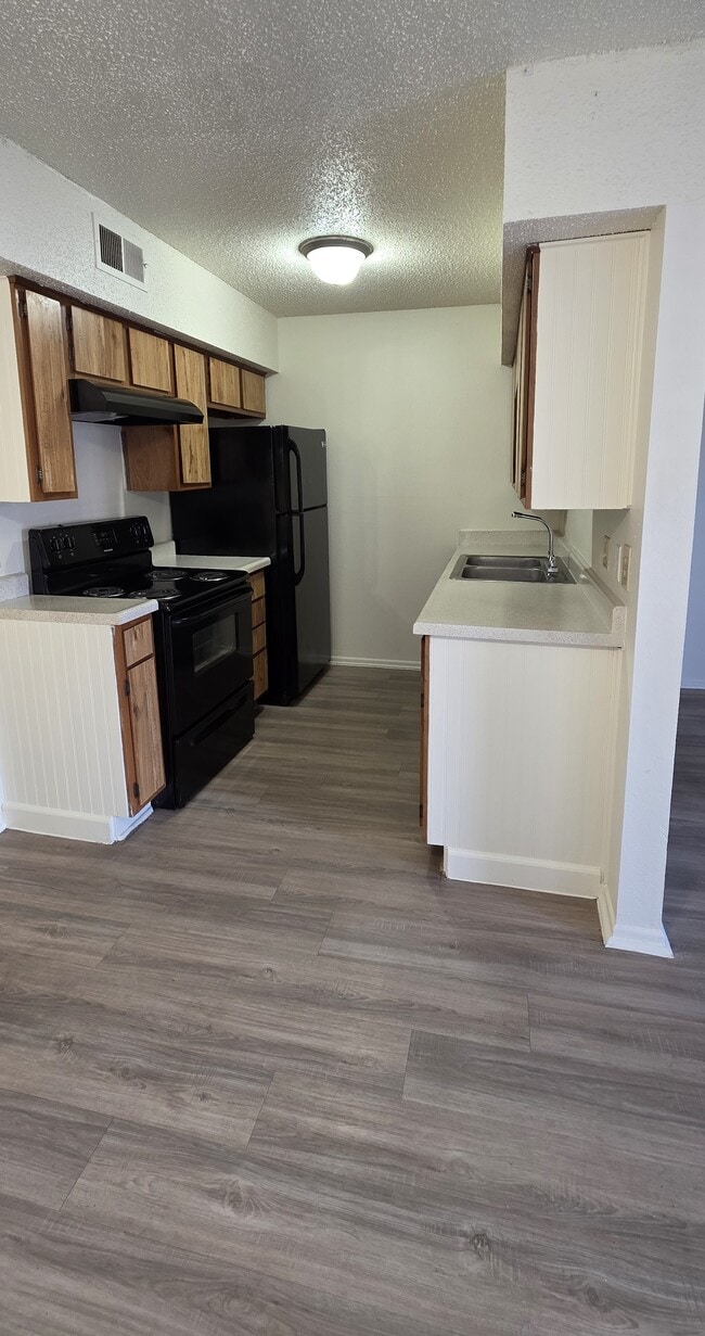 Kitchen - La Casa Apartments