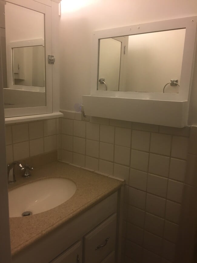 Bathroom sink - 638 Gilcrest Rd Unit Mother