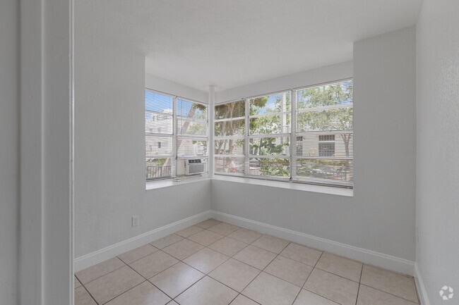 1BR, 1BA - 600 SF - Bedroom