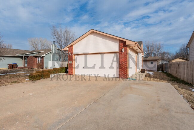 1938 S Chateau St